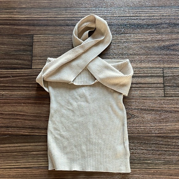 Tan ribbed knit halter top - Picture 2 of 2